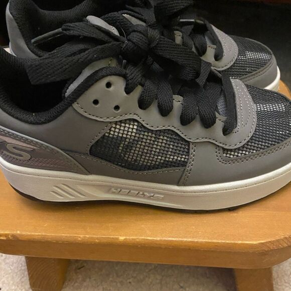 Youth Heelys – Black & Gray – Size 3 – New in Box - Picture 3 of 10